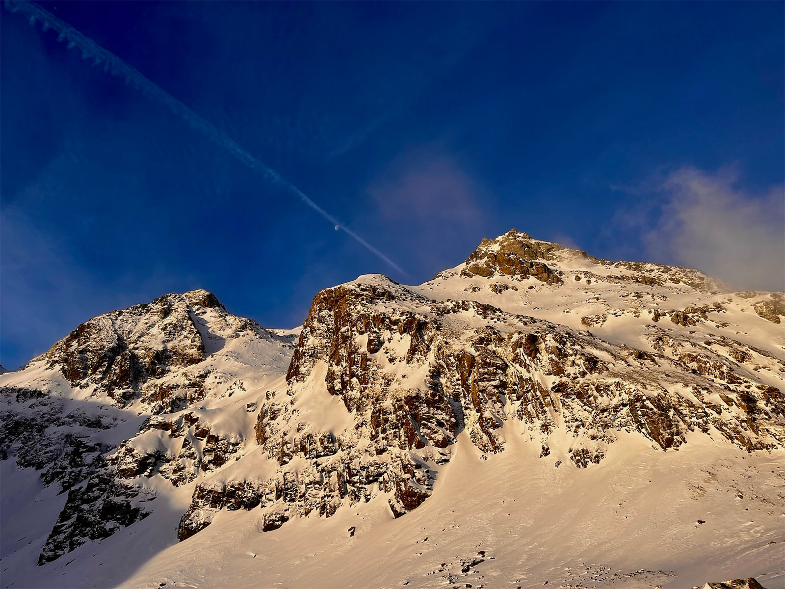 Barre rocheuse et glacier du Muttet Barre rocheuse et glacier du Muttet